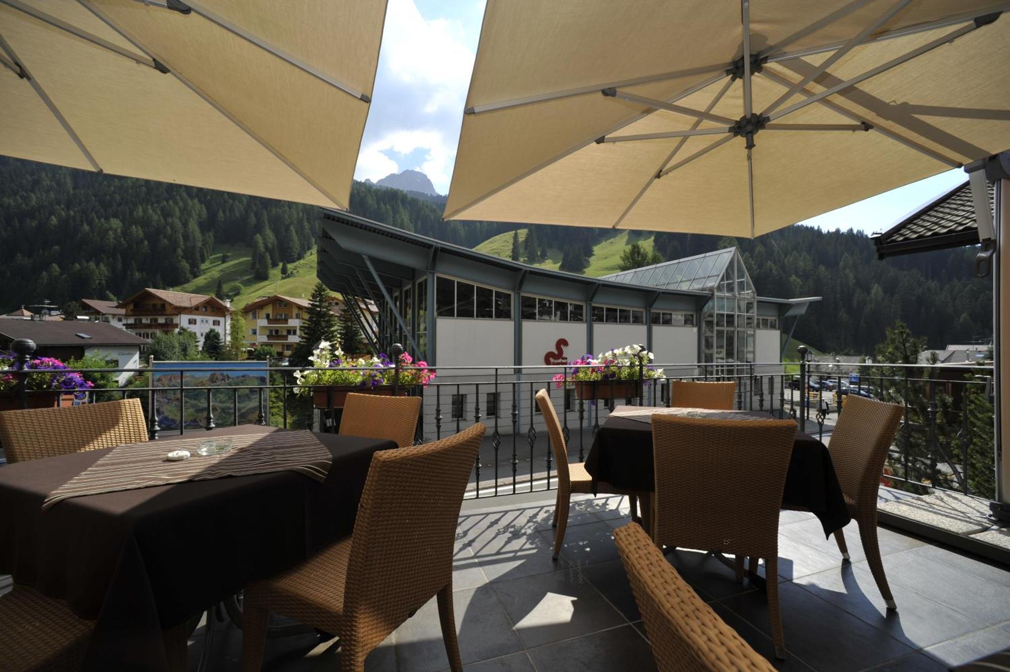 Hotel Europa Dolomites Sëlva di Val Gardena Eksteriør billede