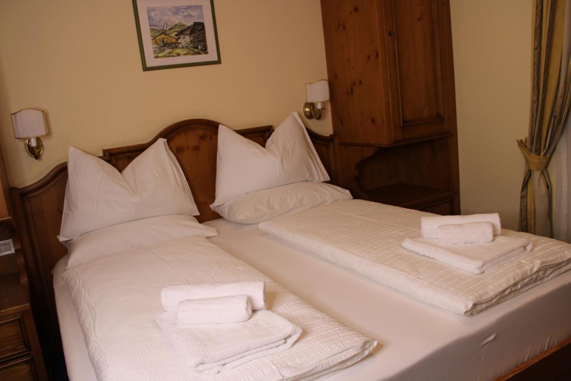 Hotel Europa Dolomites Sëlva di Val Gardena Eksteriør billede